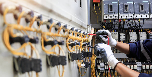 Professional Electrician technician working in Tonka Bay, MN